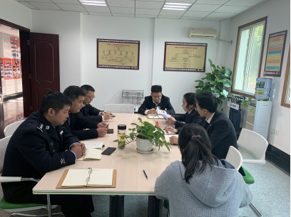 檢察信息第二百一十九期--中共石棉縣人民檢察院第一黨支部召開“解放思想、擔當作為”大討論專題黨員大會102.png