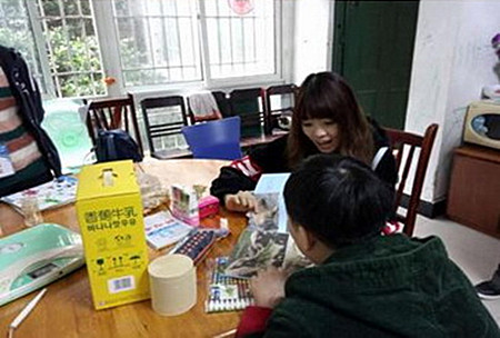 勝利街道中心學校“送教上門”情暖殘疾兒童_副本.jpg
