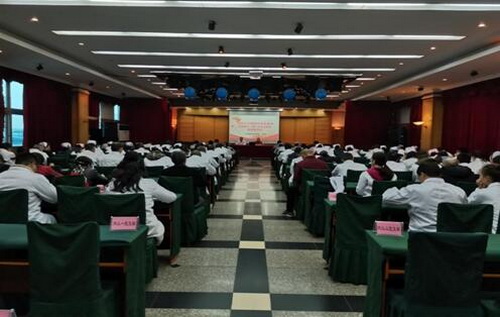隆昌市醫院邀請市委黨校講師作十九屆四中全會精神宣講報告.jpg