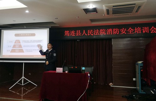 ②雷長江教官對干警講解消防安全知識 (1).jpg