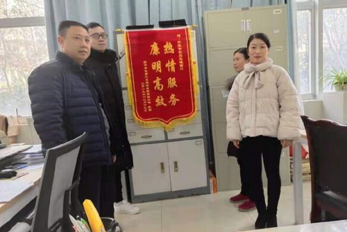 1577089569913377.jpg 資中縣道路運輸發展中心多舉措提升窗口服務質量獲群眾好評.jpg