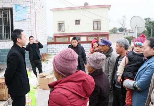 隆昌市審計局新年前夕慰問貧困戶圖一.jpg