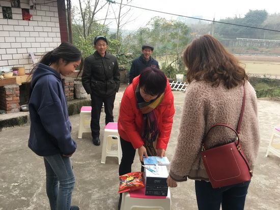 內江市中區農業農村局開展關愛留守兒童主題黨日活動.JPG