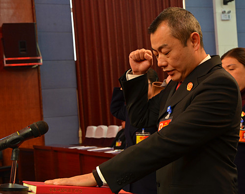 胡浩進行憲法宣誓.JPG
