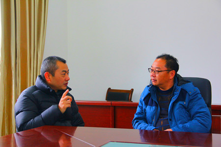 胡浩院長向省人大代表介紹法院工作.JPG