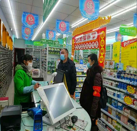 區市場監督管理局深入藥店開展檢查.jpg