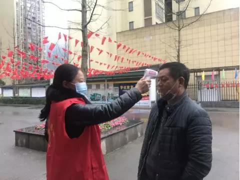 防控一線 彰顯共產(chǎn)黨員的初心和使命.jpg
