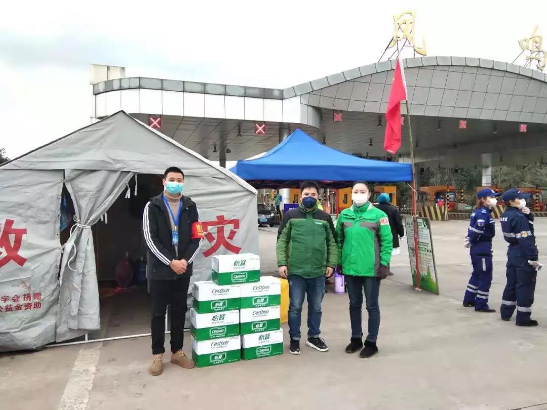 草壩鎮：愛心企業捐贈礦泉水.jpg