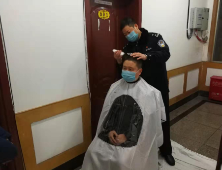 戰疫故事︱趙二哥理發師，你真的很帥！