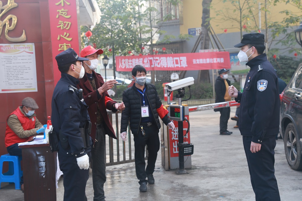 干警到云龍鎮社區開展執勤勸導工作（李媛媛 攝）.jpg
