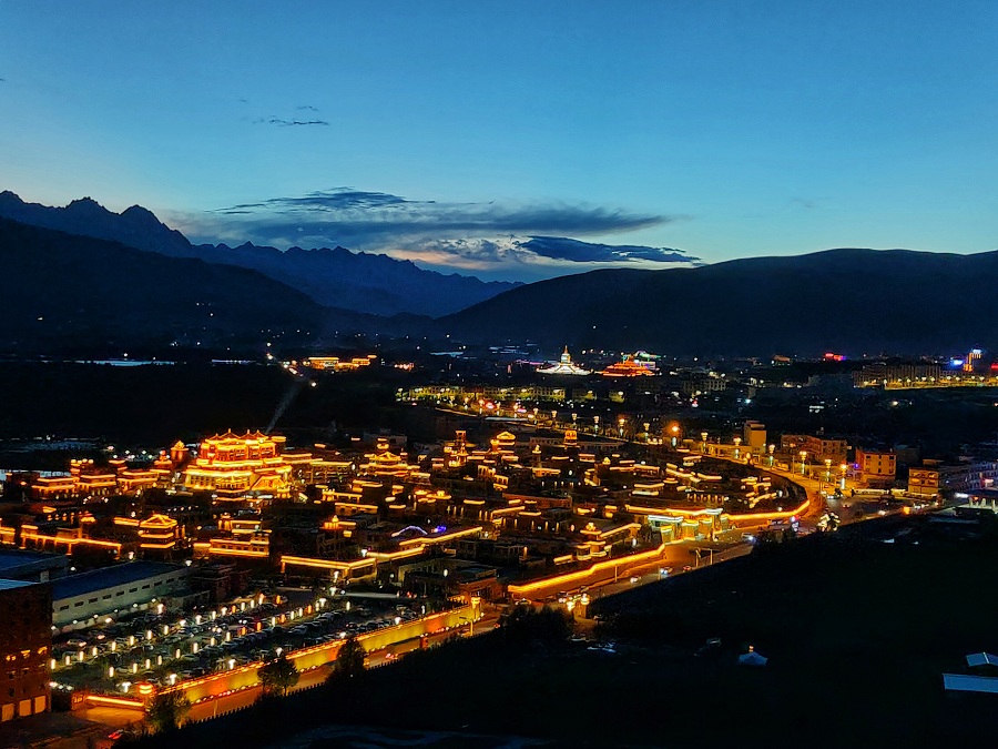 甘孜縣格薩爾王城景區夜景.jpg