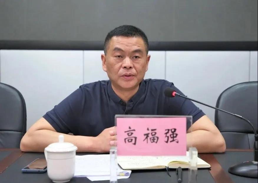 區(qū)委書記高福強主持會議并講話.jpg