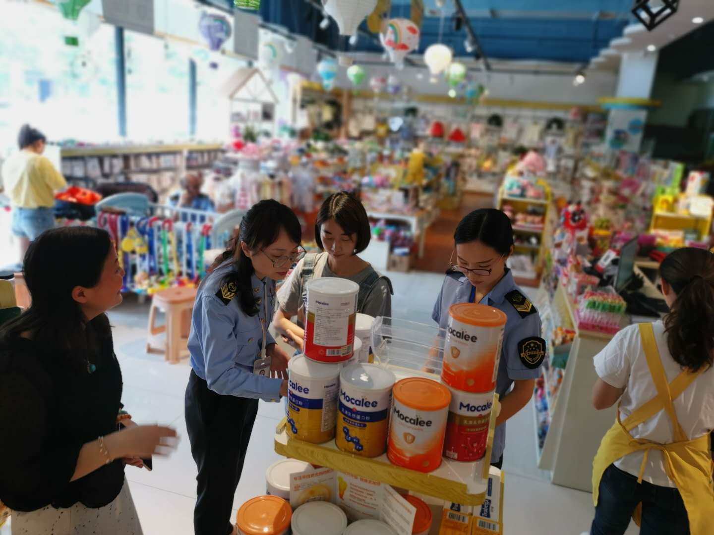 峨眉市場(chǎng)監(jiān)管局開展特殊食品、嬰幼兒配方乳粉專項(xiàng)檢查
