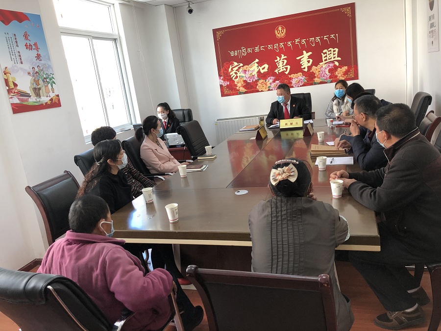 康定法院合同社區(qū)組織召開聽證會(huì).jpg
