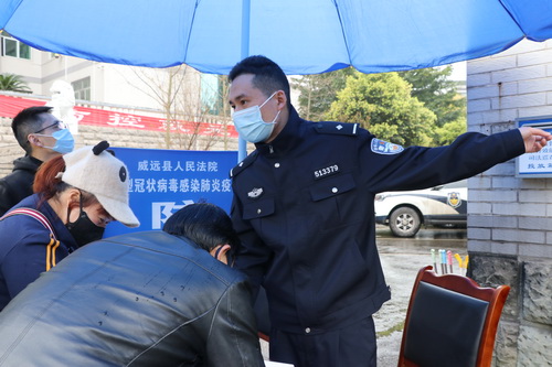 工作中的盧紹鵬.JPG