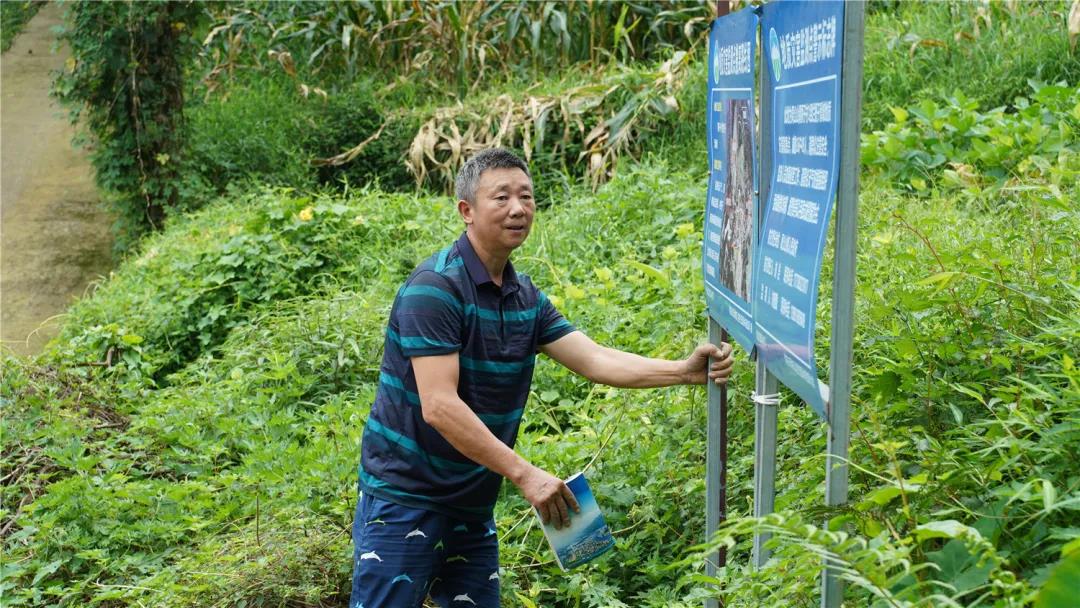 劉德勤檢查地質(zhì)災(zāi)害隱患點_wps圖片.jpg