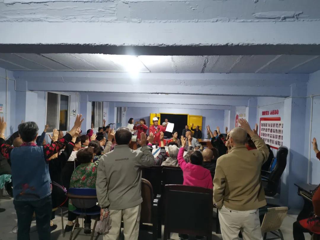 桐梓林社區黨支部聯合小區自管委、監管委，組織居民召開小區管理費收取議定會_wps圖片.jpg