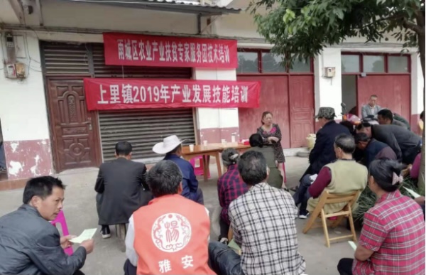給群眾培訓(xùn).jpg