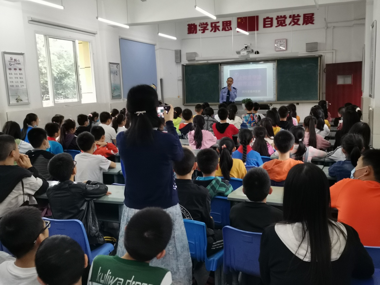 四川省嘉州監獄開展法律進校園活動