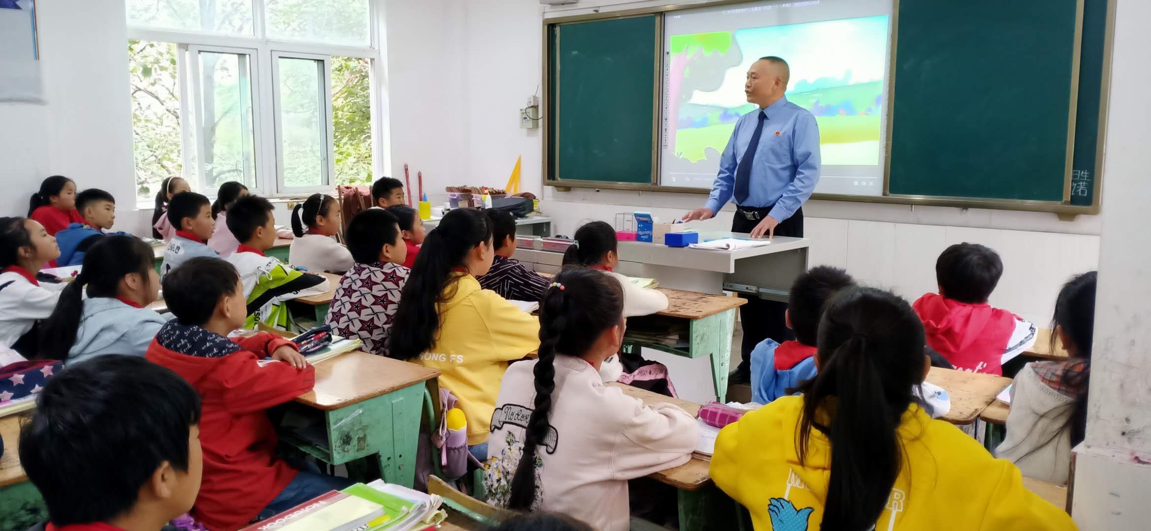 與法治成長同行  獻(xiàn)禮祖國71華誕2.jpg