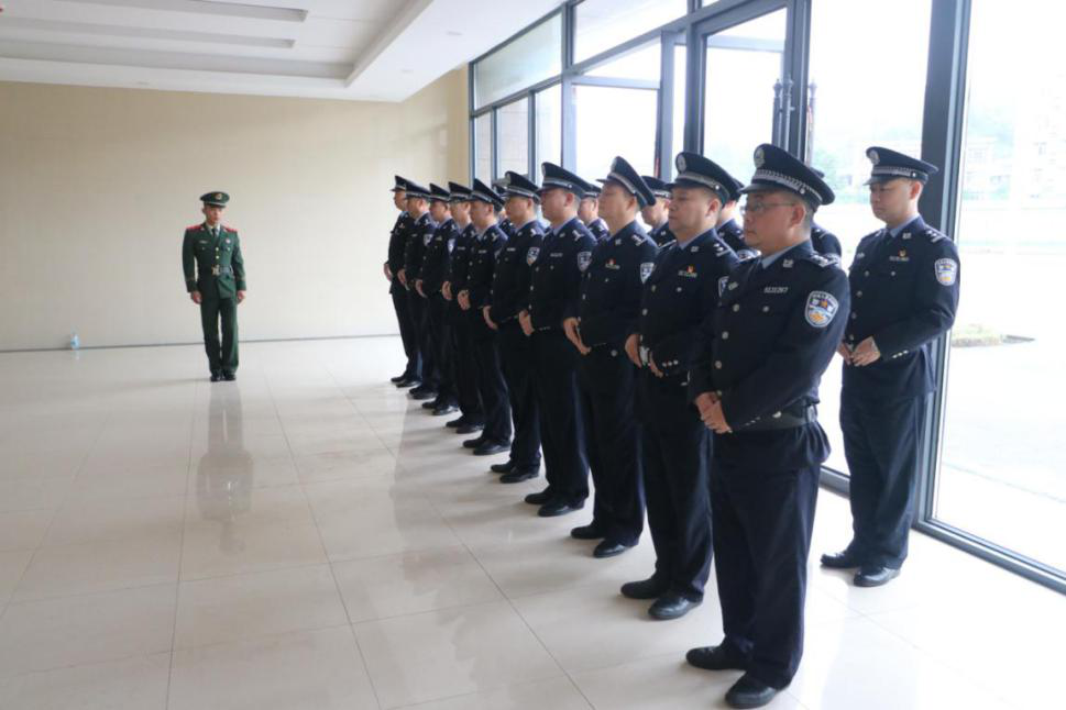 厲兵秣馬練兵時，真訓實訓強素能