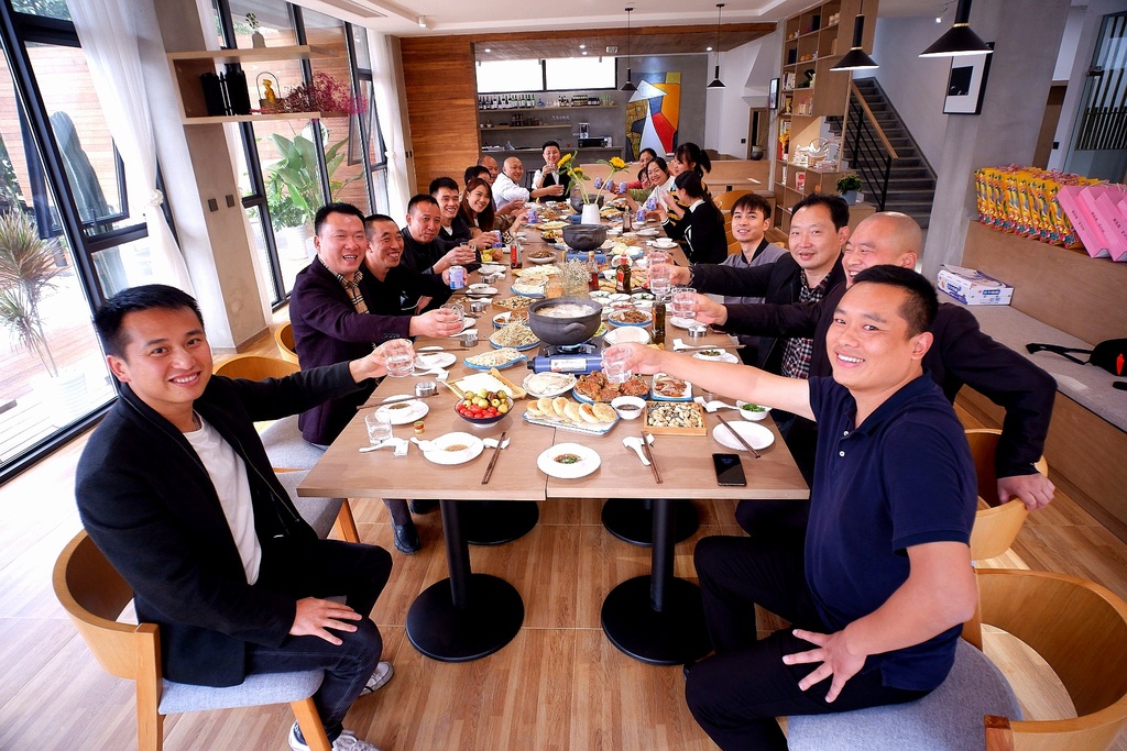 碧峰村整村運營團隊各方國慶聚餐。羅敏 攝.jpg