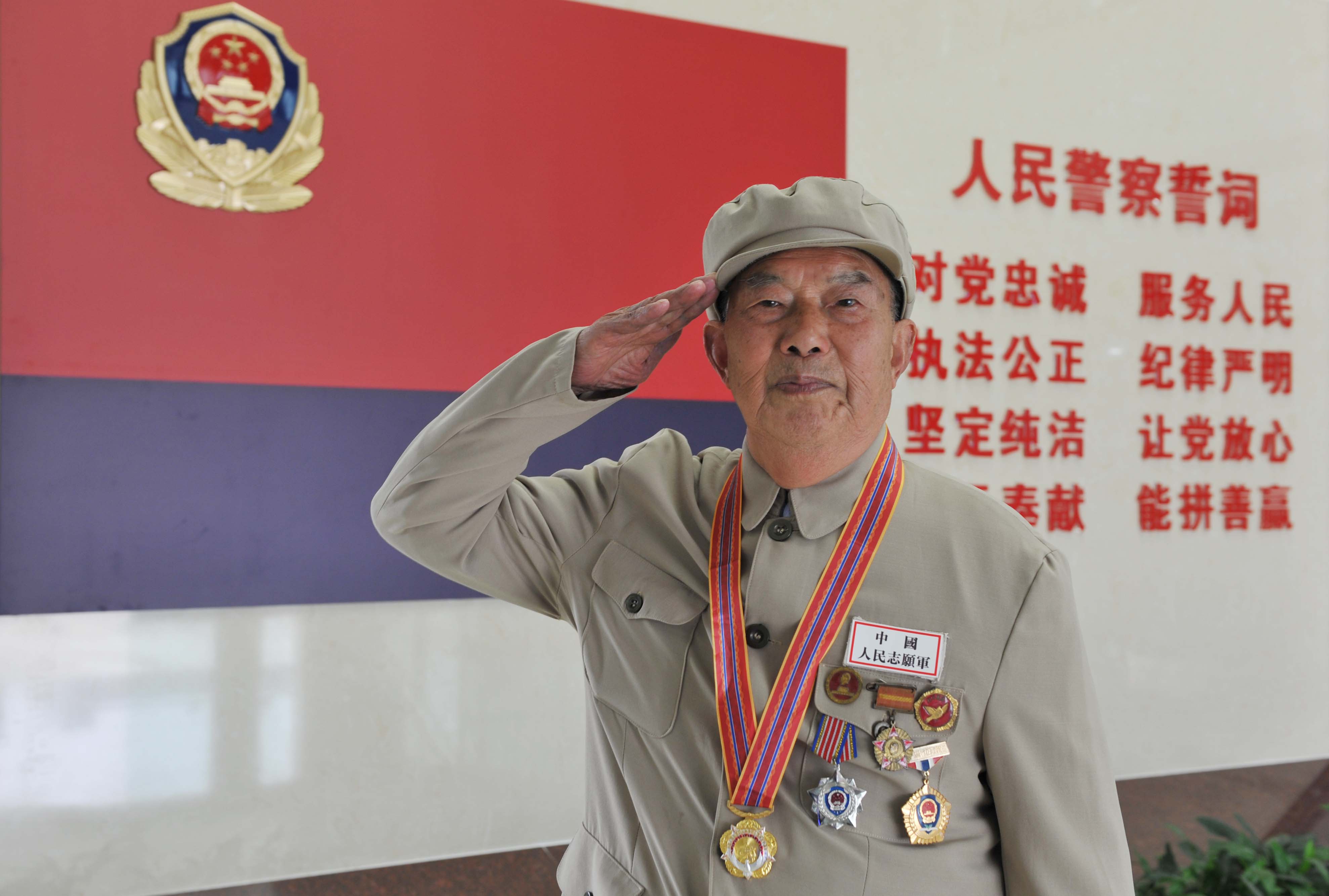 雷馬屏監獄舉行“中國人民志愿軍抗美援朝 出國作戰70周年”紀念章頒發儀式