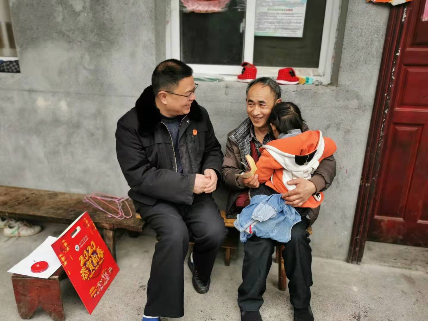 干警結(jié)對(duì)幫扶.jpg
