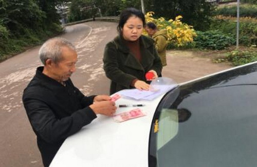 干警走訪計生戶.jpg
