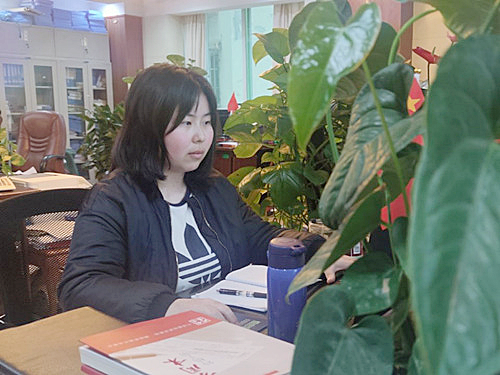 雨城區(qū)“二老一新”志愿服務(wù)隊(duì)青年人才志愿者李婭茹.png