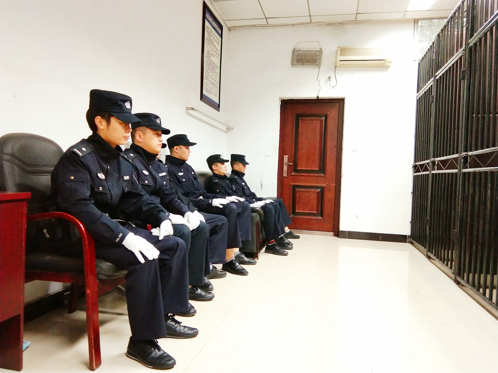 圖：法警全體在線值守庭審保障.jpg