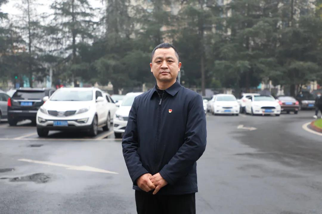 周公山鎮(zhèn)李壩村黨支部書記  潘遠(yuǎn)杰.jpg