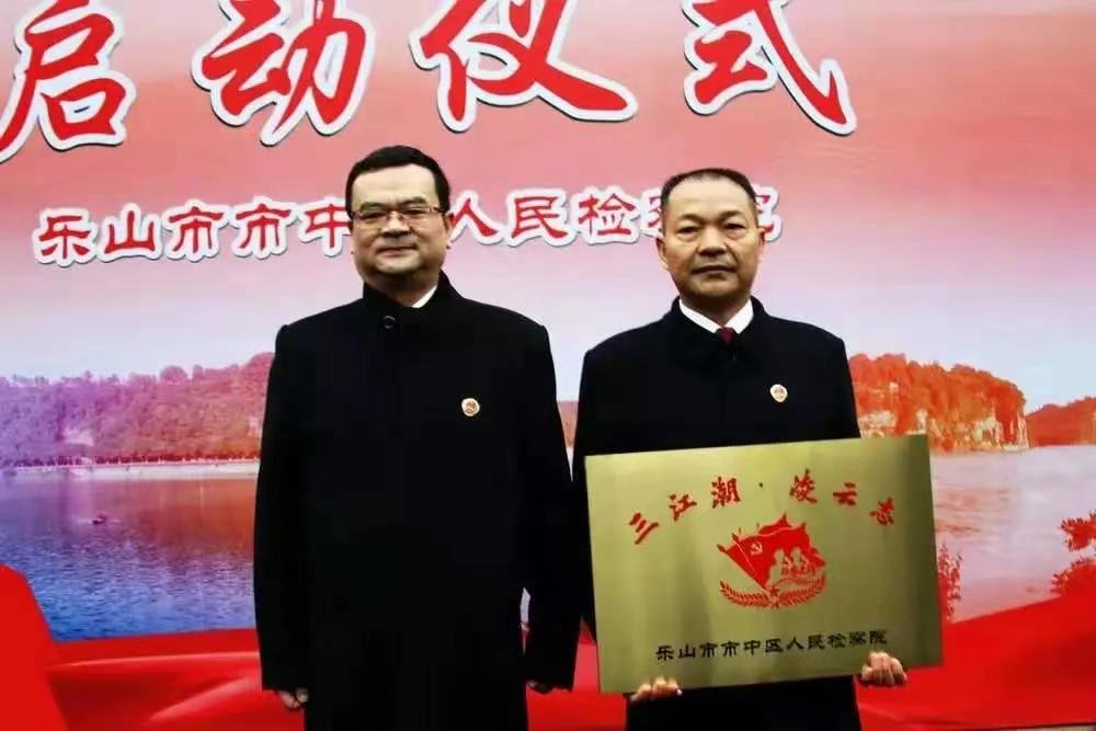 1f40cd1a03cb57b74cb1860cbeafdd8.jpg