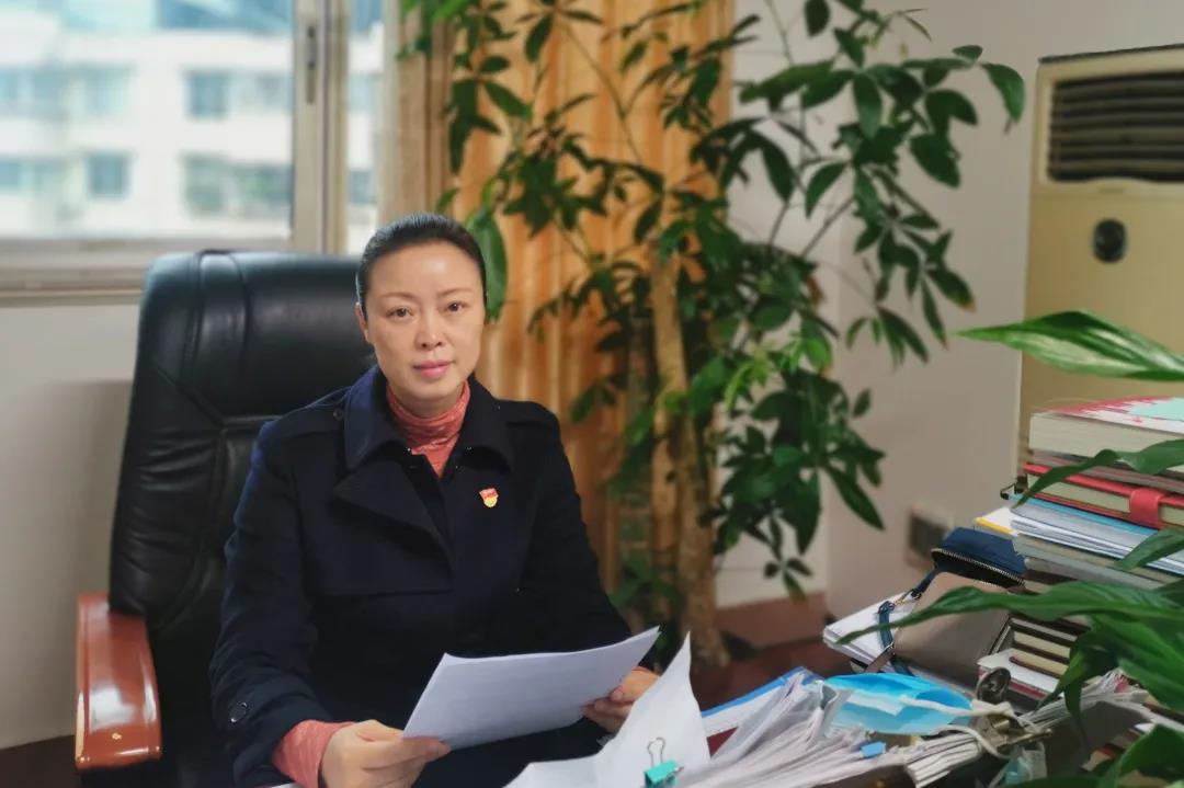 區衛健局黨組書記、局長：鄭莉.jpg