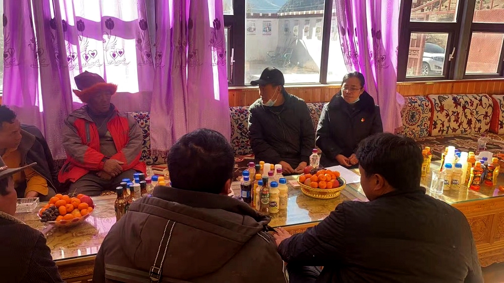 院支部與貧困黨員開座談會.jpg