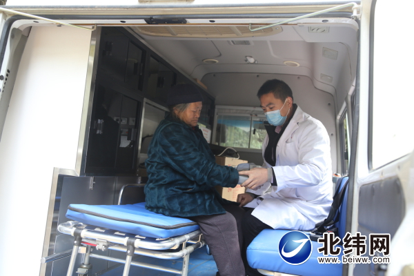 車載醫保讓偏遠地區群眾看病就醫更方便.jpg