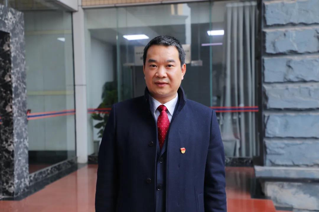 雨城區(qū)市場監(jiān)督管理局局長白強.jpg