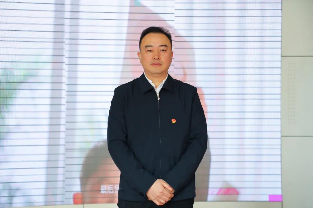 雨城區(qū)文化體育和旅游局局長余均.jpg