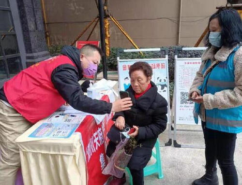 指導居民申領健康碼.jpg