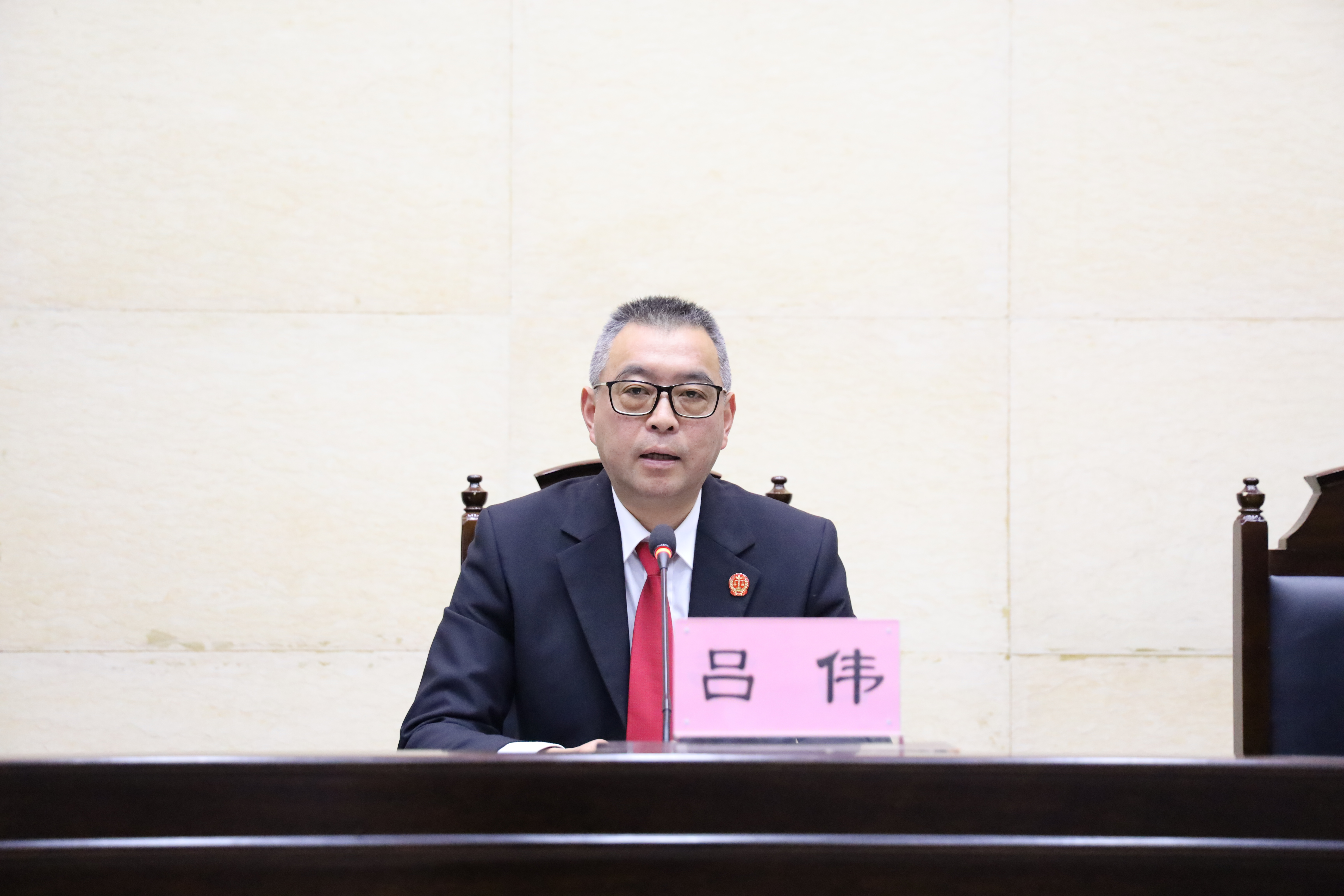 市中院隊伍教育整頓第五對口指導(dǎo)組組長呂偉.JPG