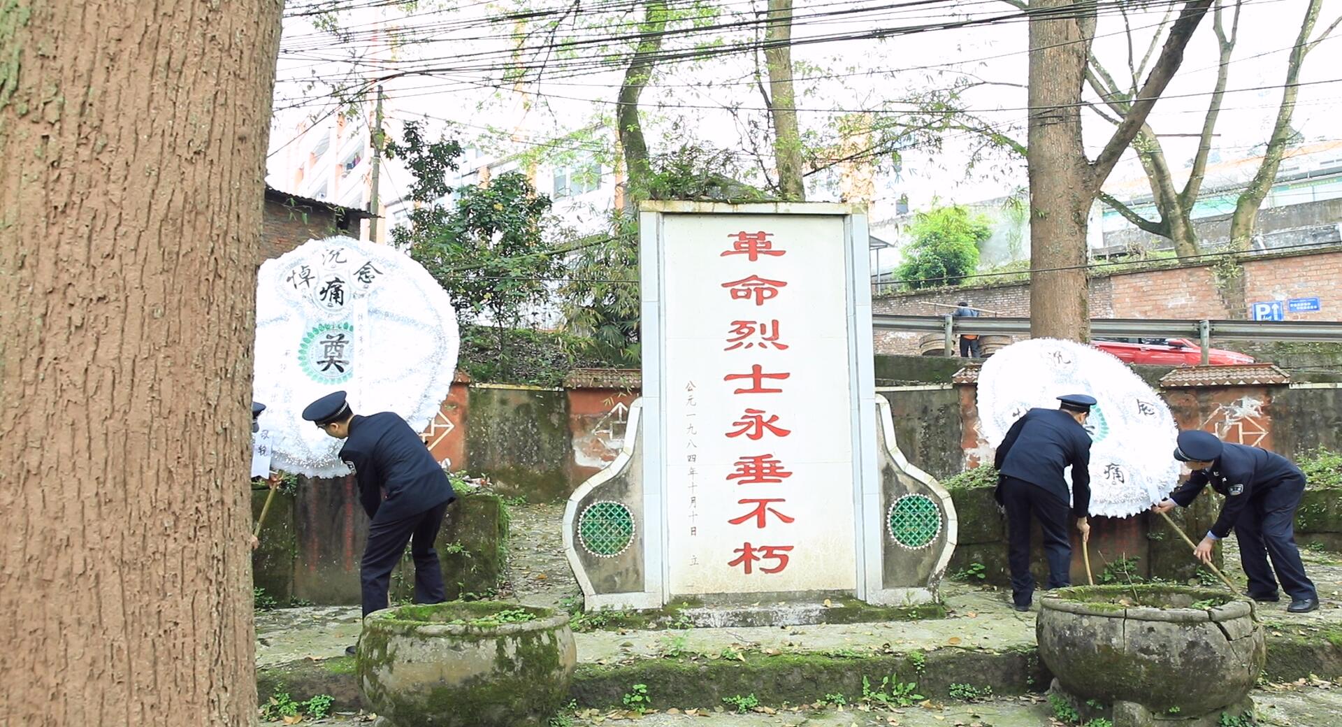 敬獻(xiàn)花圈.jpg
