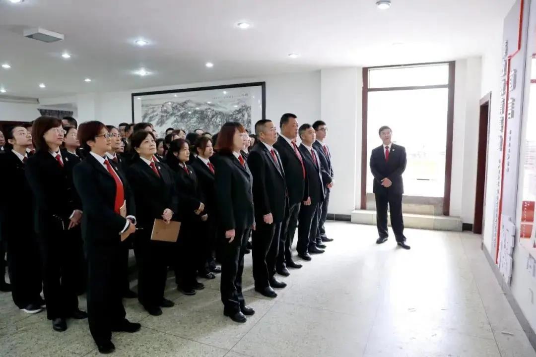 雨城區(qū)法院參觀廉政教育基地.jpg