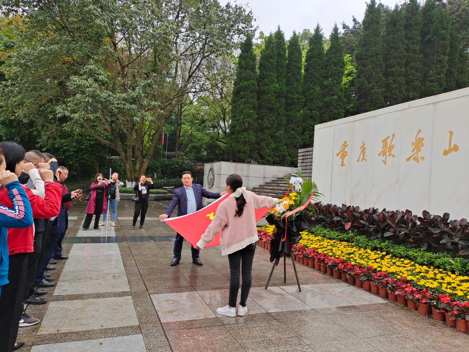 黨員們重溫入黨誓詞.jpg