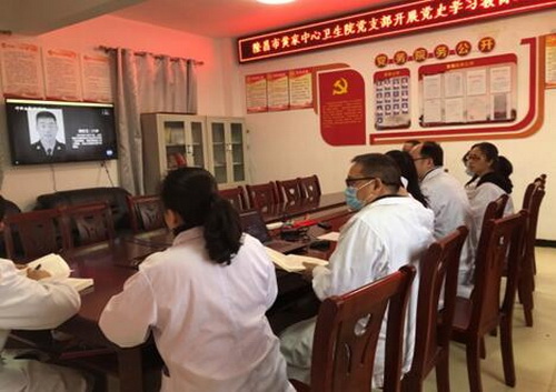 觀看英烈影片.jpg