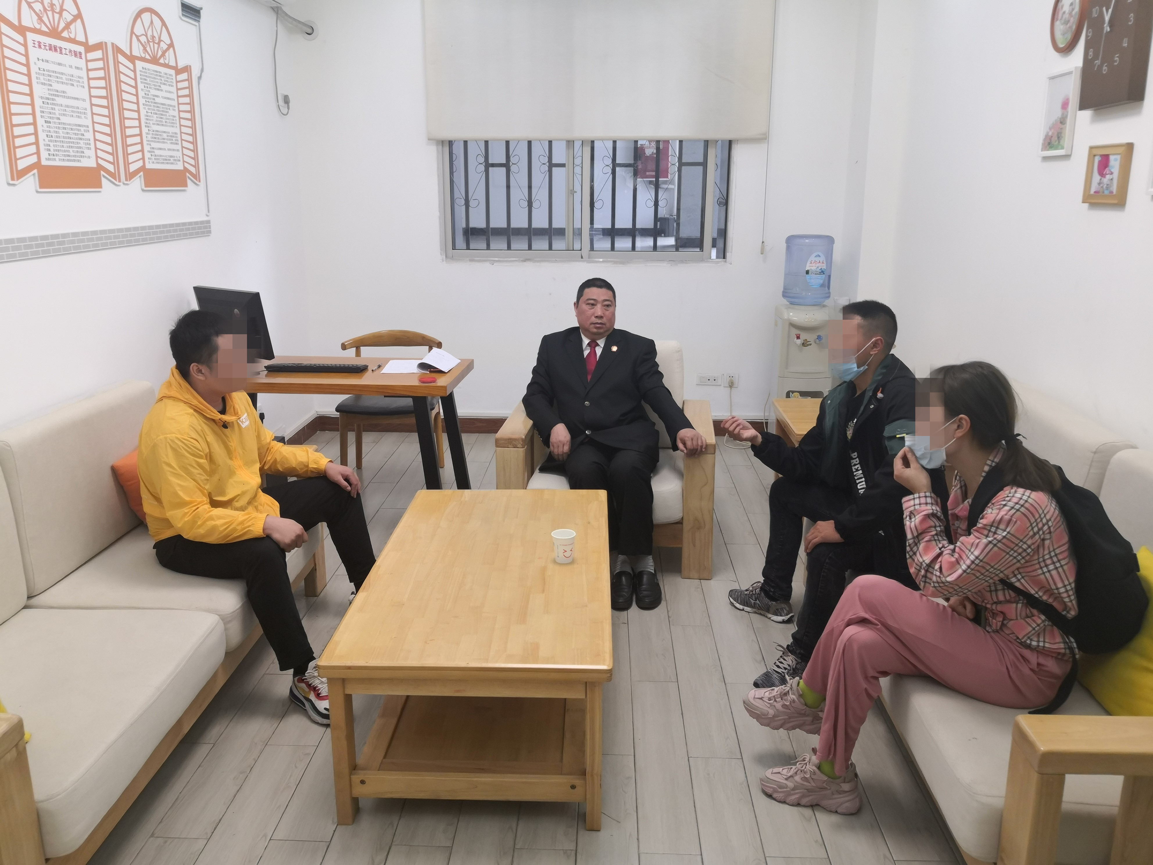 圖片1：法官組織雙方當事人座談.jpg
