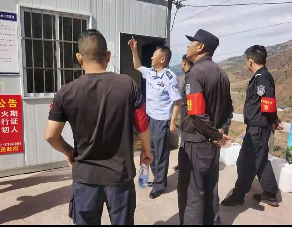 西昌市拘戒所所長蔣敬深入森林草原防滅火一線召開“弘揚長征精神、堅決打贏森林草原防滅火翻身仗”專題黨課