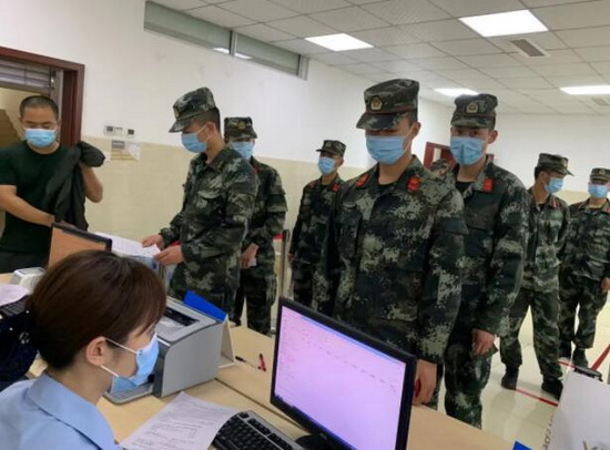 東興衛健二.jpg