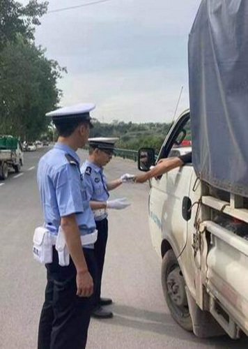 交警檢查.jpg