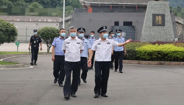 切實(shí)把安全穩(wěn)定責(zé)任放在心上、扛在肩上 確保監(jiān)管場(chǎng)所絕對(duì)安全穩(wěn)定