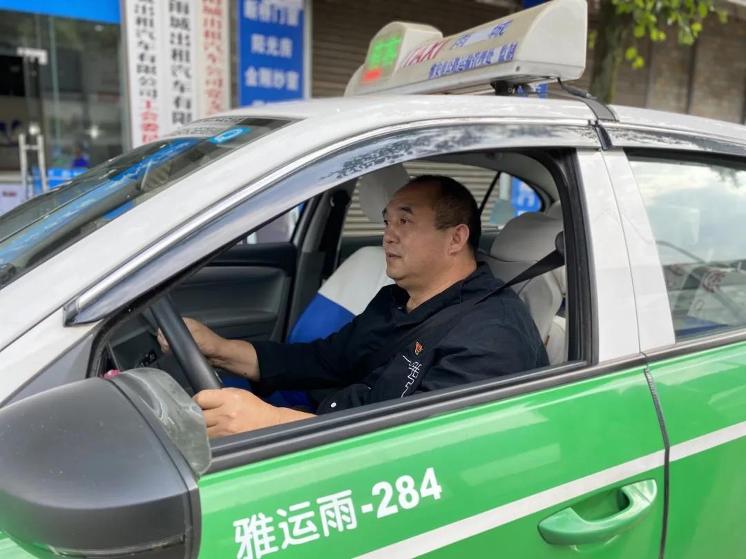 代紹華在工作中.jpg